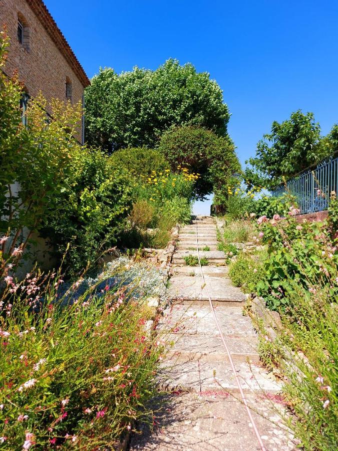 Logement D'Exception Pres Du Colorado Provencal Dans Une Residence Au Calme Avec Piscine Offrant Une Vue Imprenable Sur Le Luberon Depuis Sa Terrasse Viens エクステリア 写真