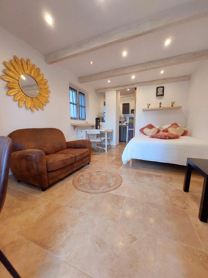Logement D'Exception Pres Du Colorado Provencal Dans Une Residence Au Calme Avec Piscine Offrant Une Vue Imprenable Sur Le Luberon Depuis Sa Terrasse Viens エクステリア 写真