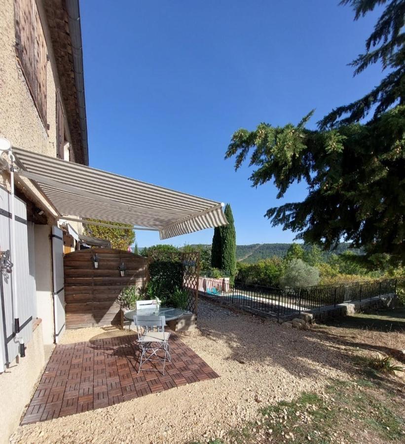 Logement D'Exception Pres Du Colorado Provencal Dans Une Residence Au Calme Avec Piscine Offrant Une Vue Imprenable Sur Le Luberon Depuis Sa Terrasse Viens エクステリア 写真